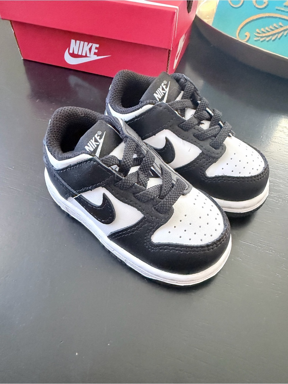 Nike Kids Black & White Low-Top Sneakers